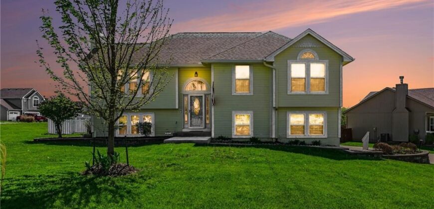 19621 Harbor Drive, Smithville, MO 64089