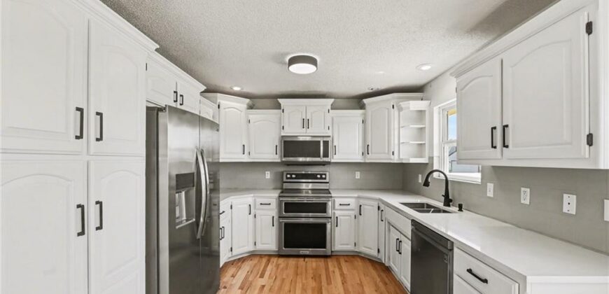 19621 Harbor Drive, Smithville, MO 64089