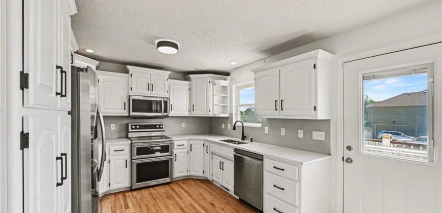 19621 Harbor Drive, Smithville, MO 64089