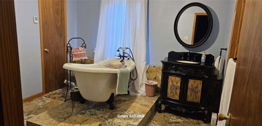 8523 N Crawford Avenue, Kansas City, MO 64153