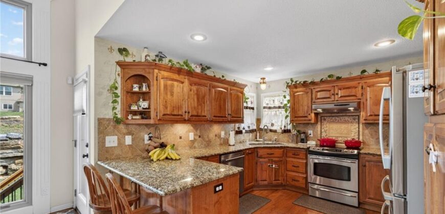 6719 NW Monticello Terrace, Parkville, MO 64152