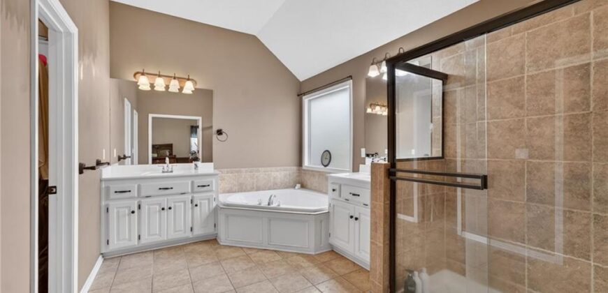 6719 NW Monticello Terrace, Parkville, MO 64152