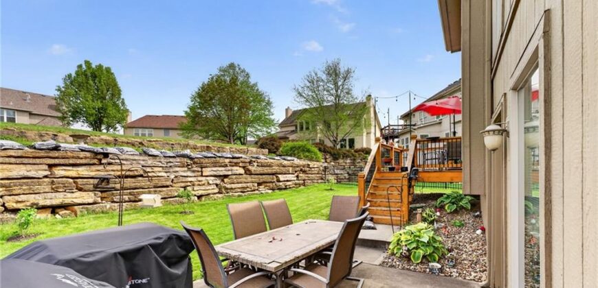 6719 NW Monticello Terrace, Parkville, MO 64152