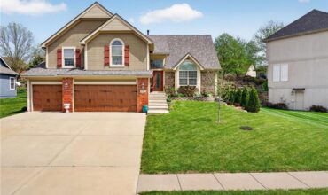 6719 NW Monticello Terrace, Parkville, MO 64152