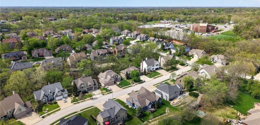6719 NW Monticello Terrace, Parkville, MO 64152