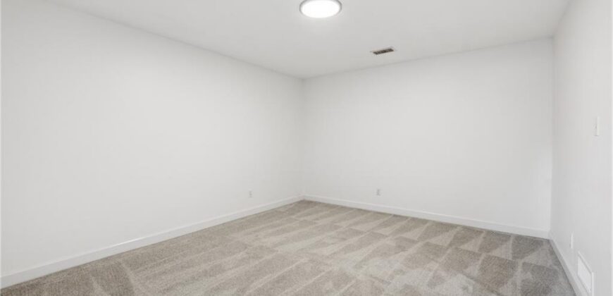 10075 N Locust Street, Kansas City, MO 64155