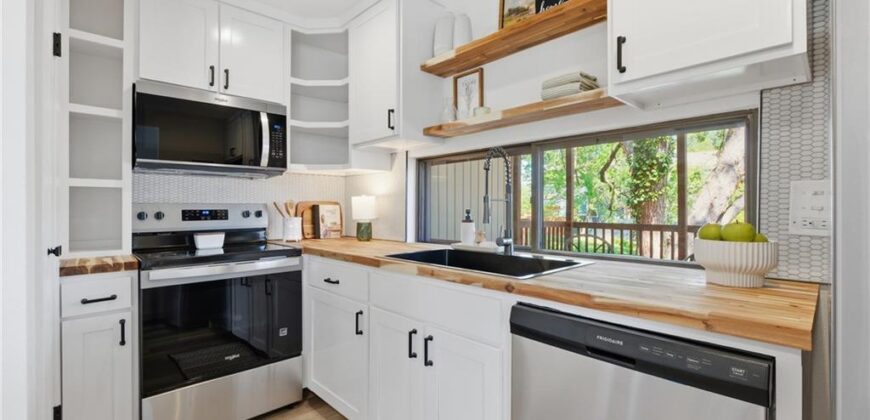 10075 N Locust Street, Kansas City, MO 64155