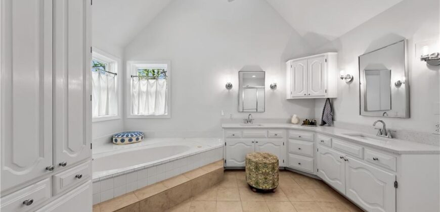 6108 N Mattox Road, Kansas City, MO 64151