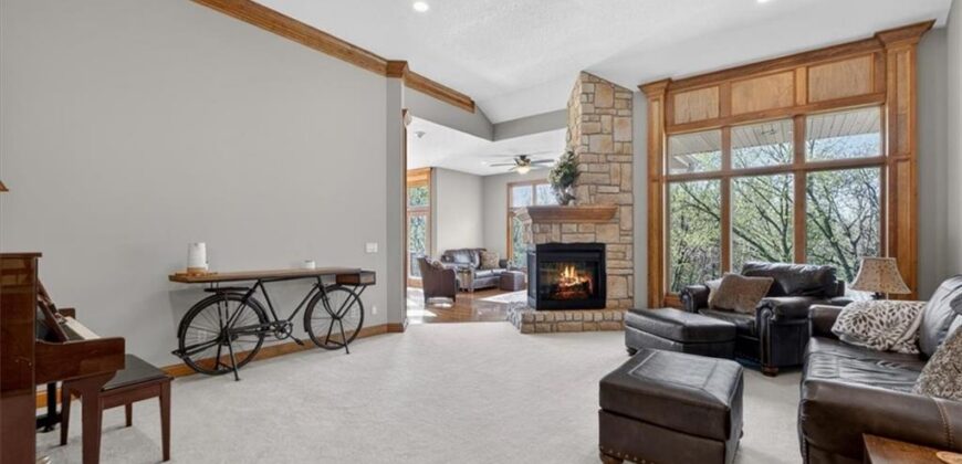 8615 NW Baker Road Circle, Kansas City, MO 64153