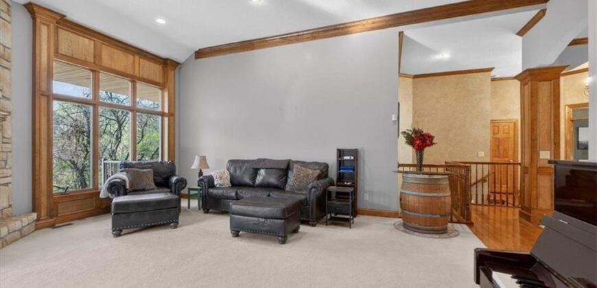 8615 NW Baker Road Circle, Kansas City, MO 64153