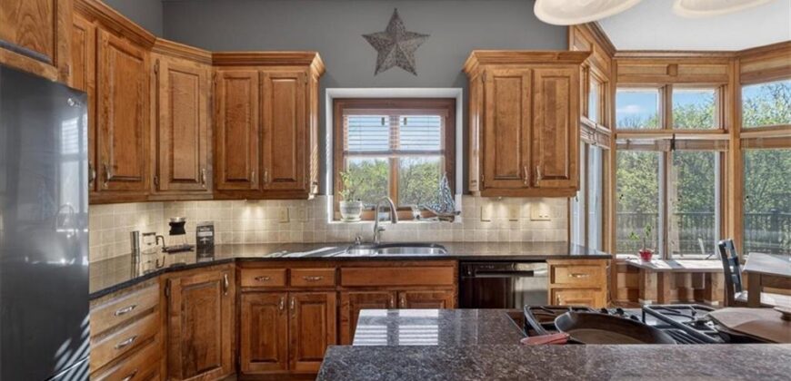 8615 NW Baker Road Circle, Kansas City, MO 64153