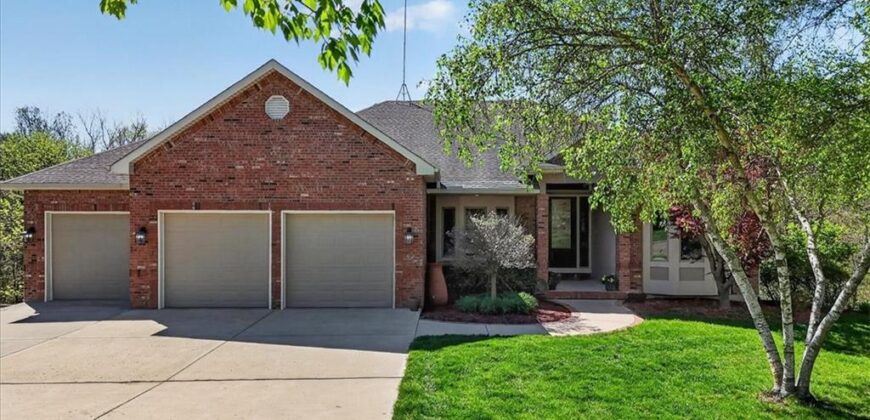 8615 NW Baker Road Circle, Kansas City, MO 64153