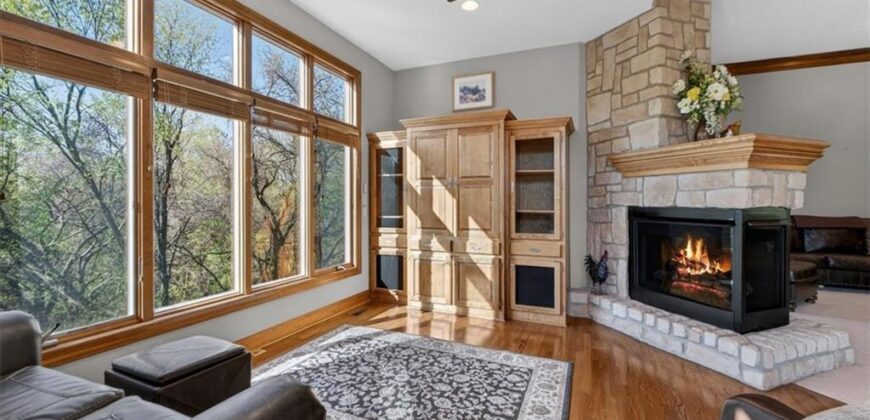 8615 NW Baker Road Circle, Kansas City, MO 64153