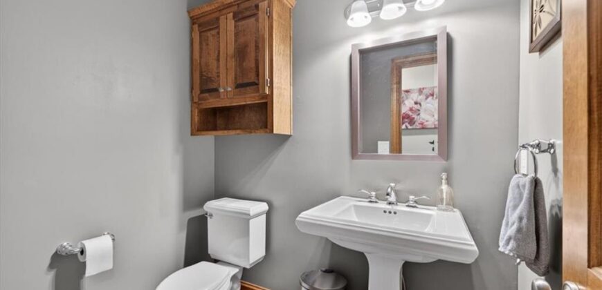 8615 NW Baker Road Circle, Kansas City, MO 64153