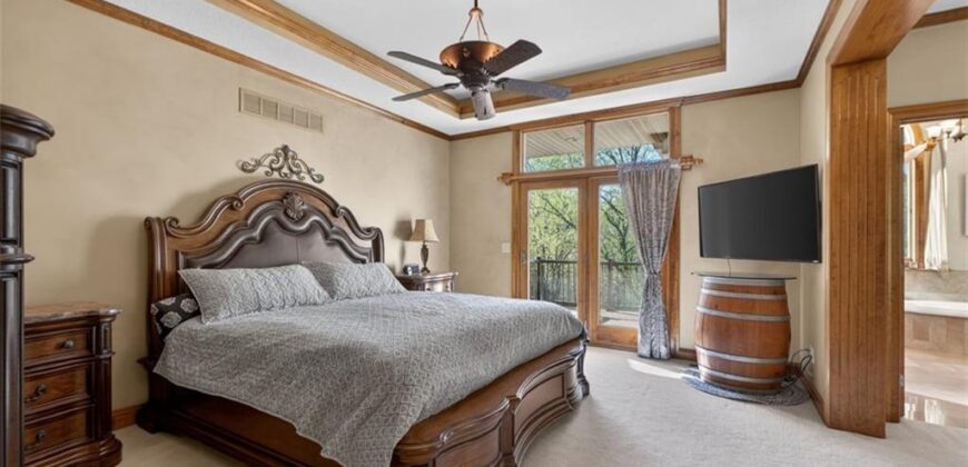 8615 NW Baker Road Circle, Kansas City, MO 64153