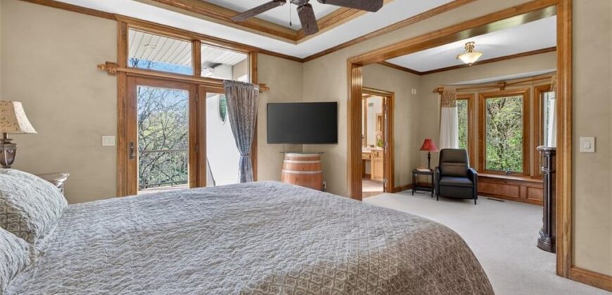 8615 NW Baker Road Circle, Kansas City, MO 64153