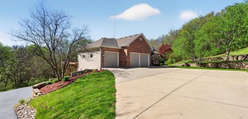 8615 NW Baker Road Circle, Kansas City, MO 64153