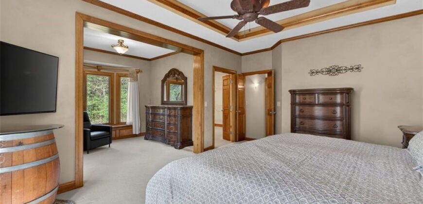 8615 NW Baker Road Circle, Kansas City, MO 64153