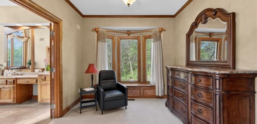 8615 NW Baker Road Circle, Kansas City, MO 64153