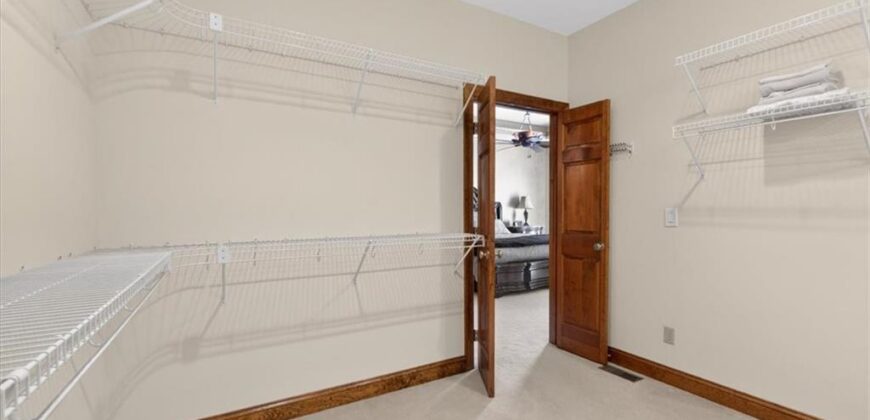 8615 NW Baker Road Circle, Kansas City, MO 64153