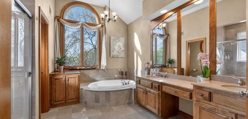 8615 NW Baker Road Circle, Kansas City, MO 64153