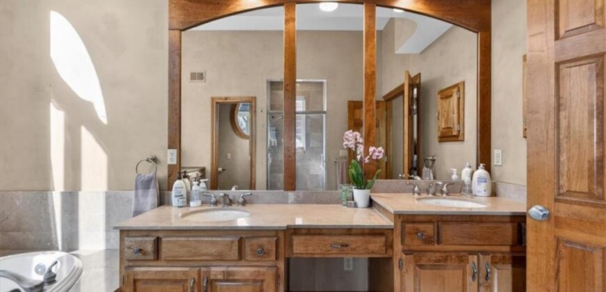 8615 NW Baker Road Circle, Kansas City, MO 64153