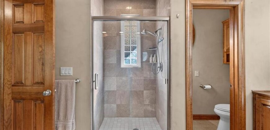 8615 NW Baker Road Circle, Kansas City, MO 64153