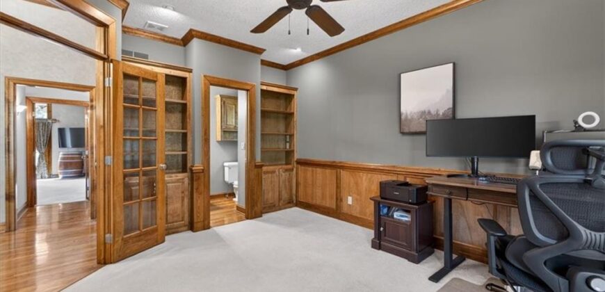 8615 NW Baker Road Circle, Kansas City, MO 64153