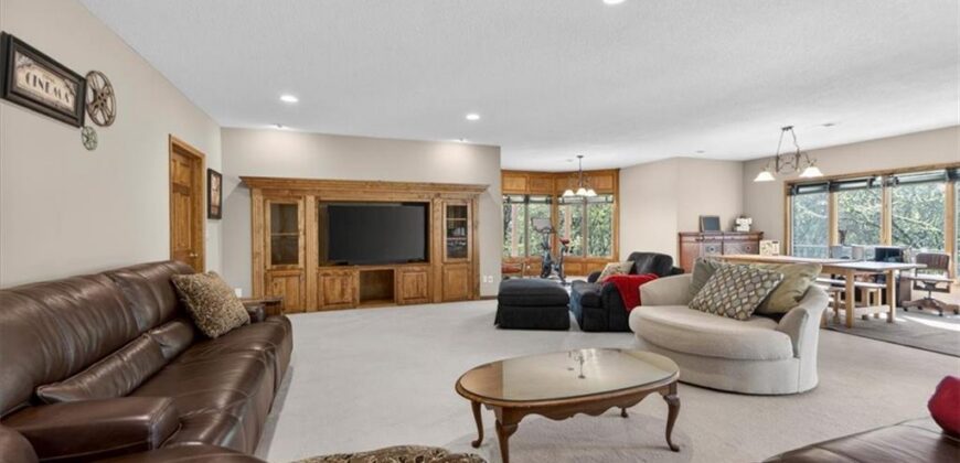 8615 NW Baker Road Circle, Kansas City, MO 64153