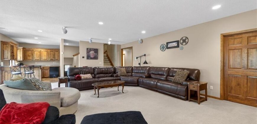 8615 NW Baker Road Circle, Kansas City, MO 64153