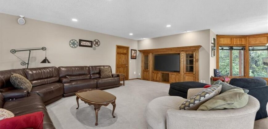 8615 NW Baker Road Circle, Kansas City, MO 64153