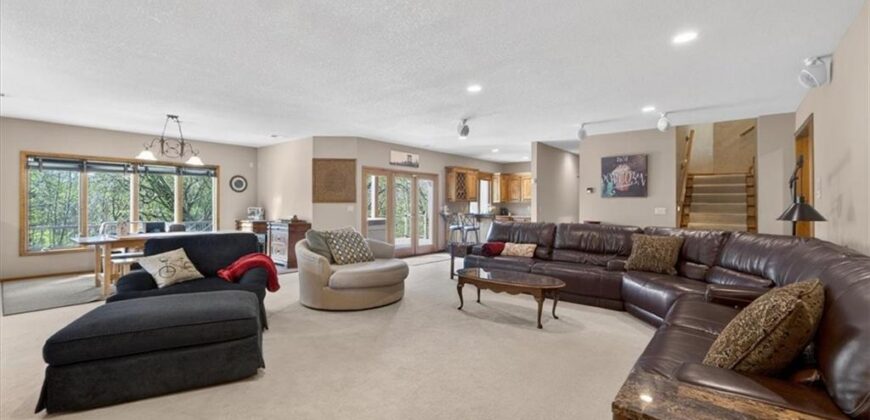 8615 NW Baker Road Circle, Kansas City, MO 64153