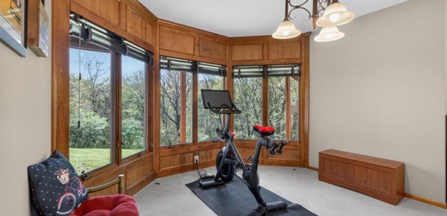 8615 NW Baker Road Circle, Kansas City, MO 64153