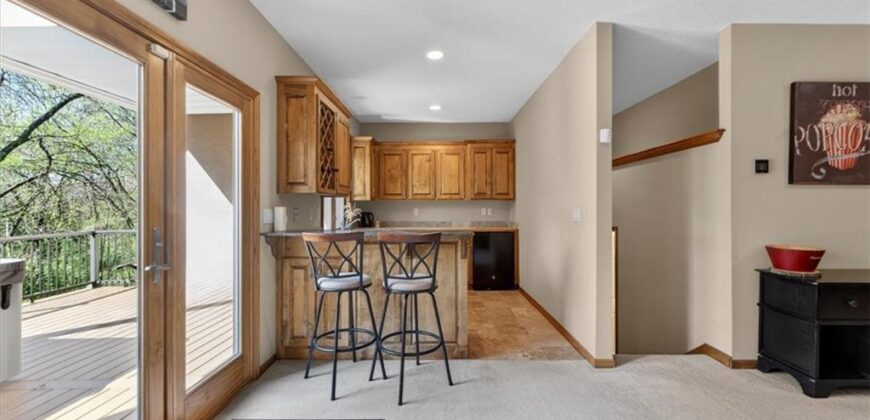 8615 NW Baker Road Circle, Kansas City, MO 64153