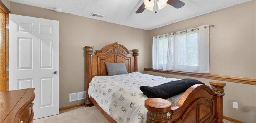 8615 NW Baker Road Circle, Kansas City, MO 64153