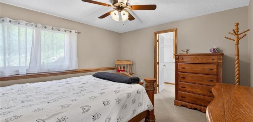 8615 NW Baker Road Circle, Kansas City, MO 64153