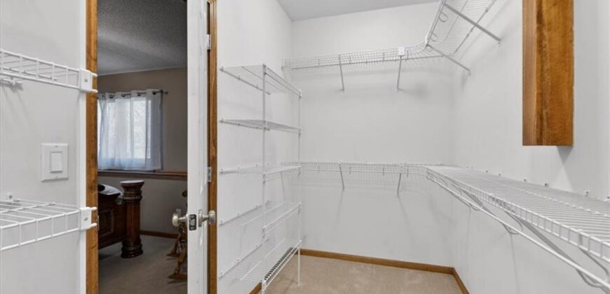 8615 NW Baker Road Circle, Kansas City, MO 64153