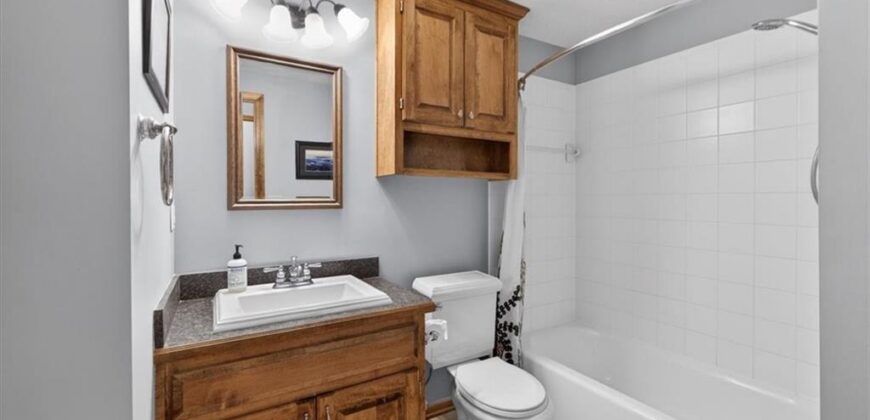 8615 NW Baker Road Circle, Kansas City, MO 64153