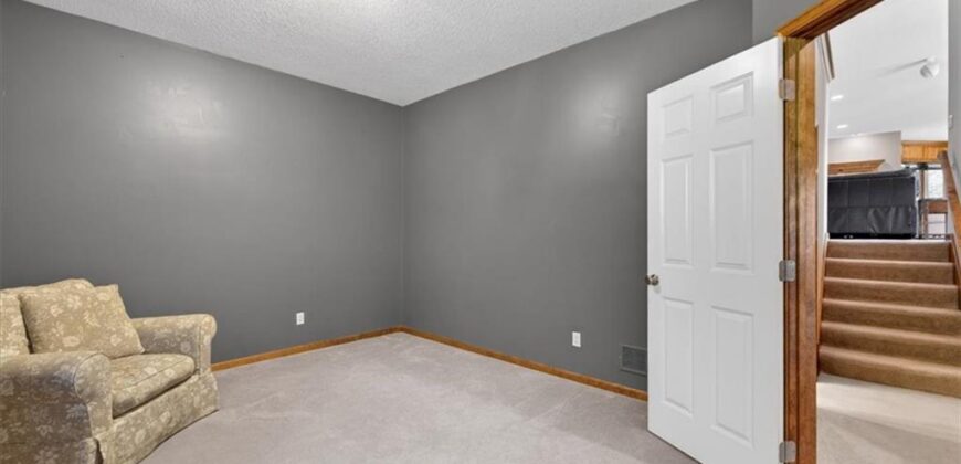 8615 NW Baker Road Circle, Kansas City, MO 64153