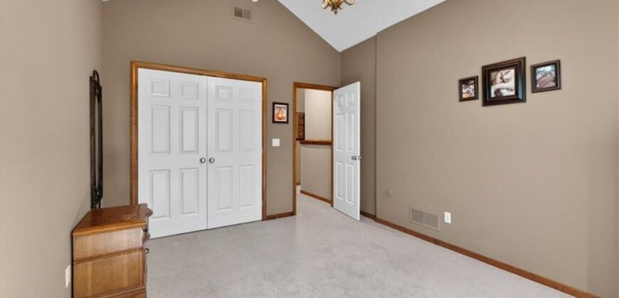 8615 NW Baker Road Circle, Kansas City, MO 64153