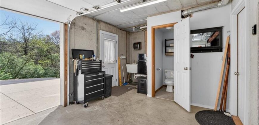 8615 NW Baker Road Circle, Kansas City, MO 64153