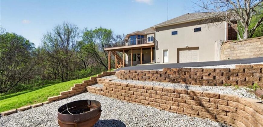 8615 NW Baker Road Circle, Kansas City, MO 64153