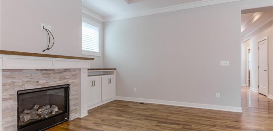 8141 N Farley Avenue, Kansas City, MO 64158