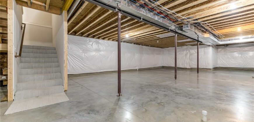 8141 N Farley Avenue, Kansas City, MO 64158