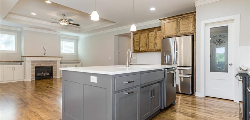 8141 N Farley Avenue, Kansas City, MO 64158