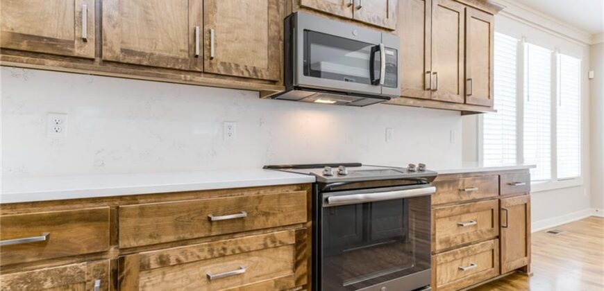 8141 N Farley Avenue, Kansas City, MO 64158