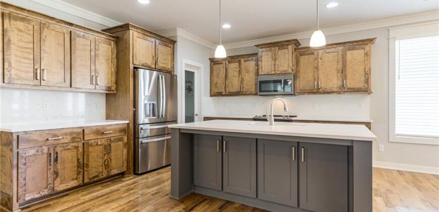 8141 N Farley Avenue, Kansas City, MO 64158