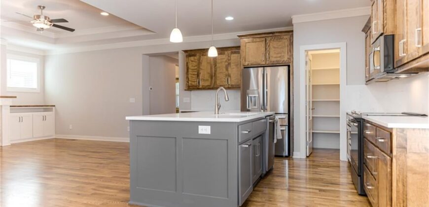 8141 N Farley Avenue, Kansas City, MO 64158