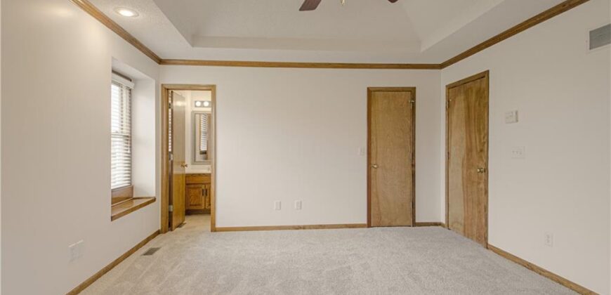 11201 N Lewis Avenue, Kansas City, MO 64157