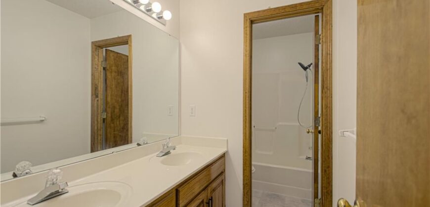 11201 N Lewis Avenue, Kansas City, MO 64157